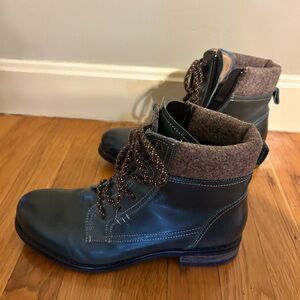 Taos Footwear Green and Brown Lace Up Boots